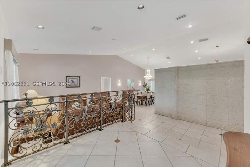 5 bedroom SingleFamilyResidence at 9941 SW 143rd St, Maylen Heights, Miami — photo 5