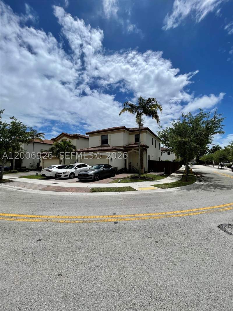 3 bedroom SingleFamilyResidence at 10086 NW 89th Ter, Isles At Grand Bay, Doral — photo 5