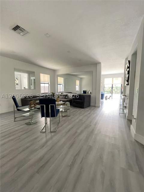 10086 NW 89th Ter, Doral FL - photo 6 of 19