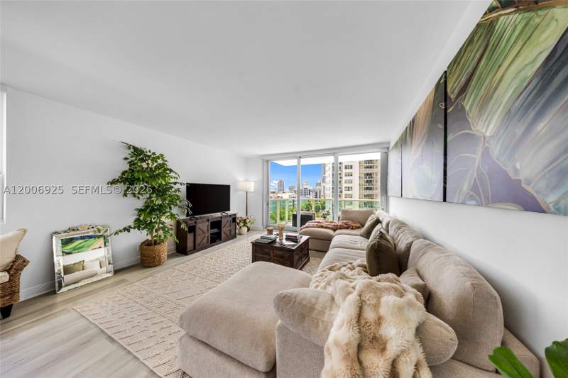 2 bedroom Condominium at 1000 West Ave 702, Mirador 1000 Condo, Miami Beach — photo 3