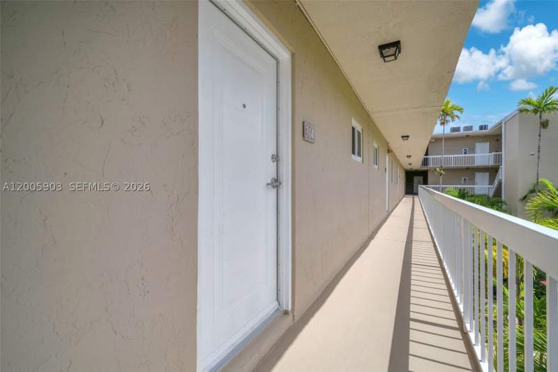 1 bedroom Condominium at 8103 Camino Real C-314, Village Of Kings Creek Co, Miami — photo 3