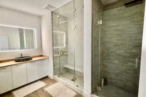 1800 N Bayshore Dr 303, Miami FL - photo 13 of 55