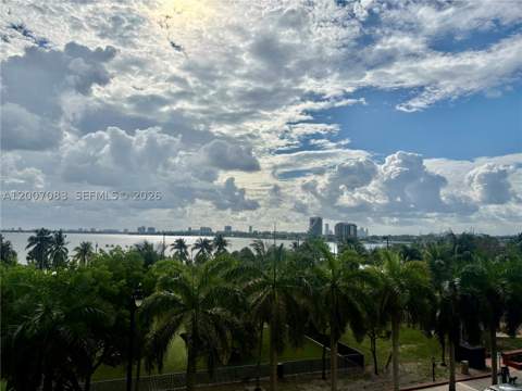 1800 N Bayshore Dr 303, Miami FL - photo 23 of 55