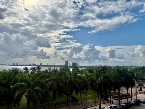 1800 N Bayshore Dr 303, Miami FL - photo 24 of 55