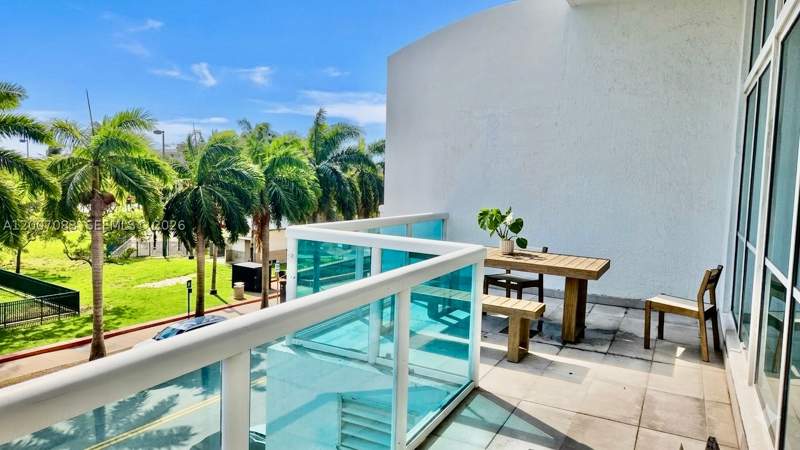 1 bedroom Condominium at 1800 N Bayshore Dr 303, 1800 Club Condo, Miami — photo 4