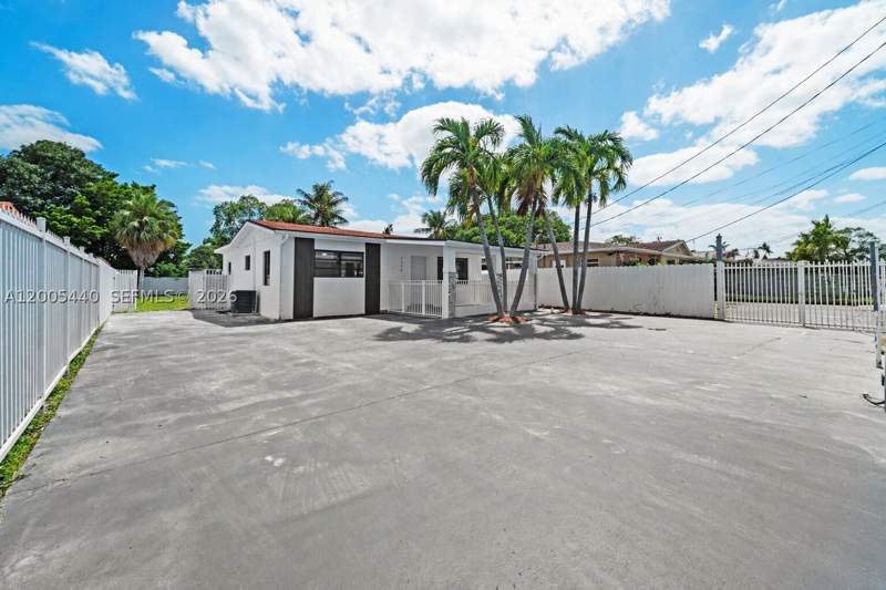 2 bedroom SingleFamilyResidence at 7120 SW 21st St, Coral Terr Sec 1, Miami — photo 4