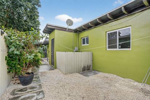 270 NW 106th St, Miami FL - photo 24 of 33