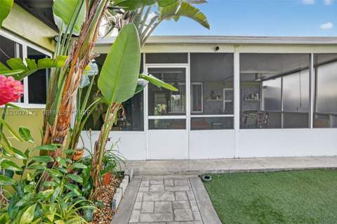 270 NW 106th St, Miami FL - photo 6 of 33