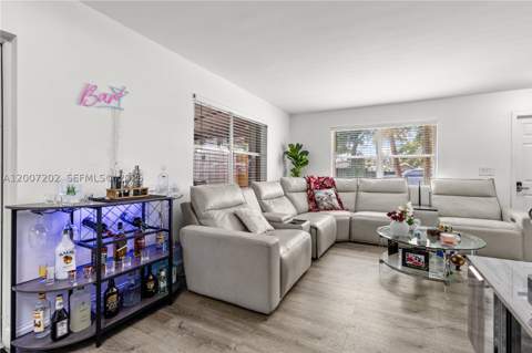 203 NE 12th Ave 203, Homestead FL - photo 11 of 22