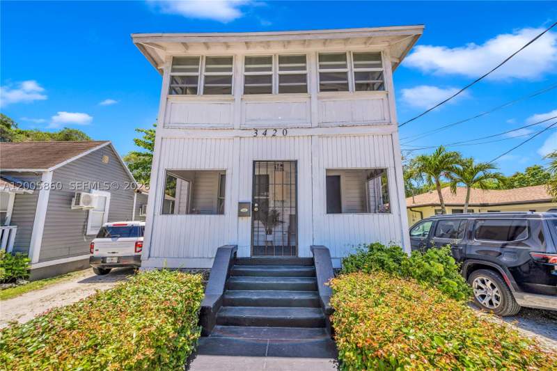 5 bedroom SingleFamilyResidence at 3420 Charles Ave, Frow Homestead, Miami — photo 2