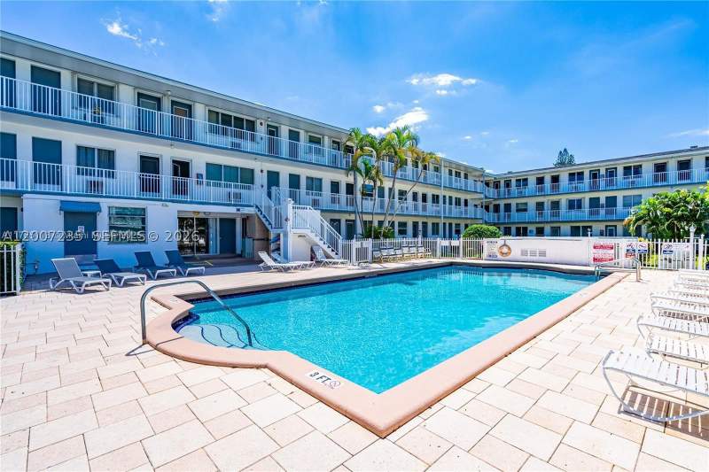 1 bedroom StockCooperative at 15610 NE 6th Ave 18C, Golden Towers No 2 Inc -, Miami — photo 2