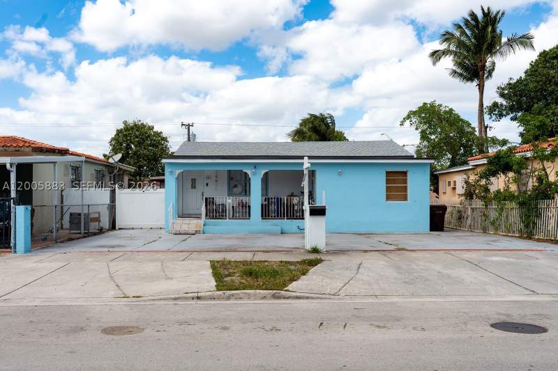5 bedroom SingleFamilyResidence at 141 E 16th St, Town Of Hialeah 1 Addn Am, Hialeah — photo 2