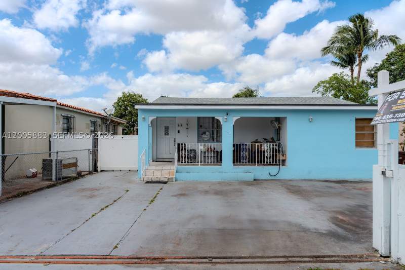 5 bedroom SingleFamilyResidence at 141 E 16th St, Town Of Hialeah 1 Addn Am, Hialeah — photo 3