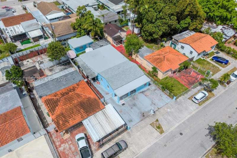5 bedroom SingleFamilyResidence at 141 E 16th St, Town Of Hialeah 1 Addn Am, Hialeah — photo 5