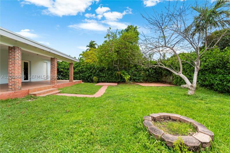 3 bedroom SingleFamilyResidence at 330 SW 104th Ct, Raineys Sub, Sweetwater — photo 3