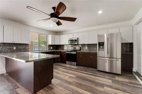 330 SW 104th Ct, Sweetwater FL - photo 6 of 26