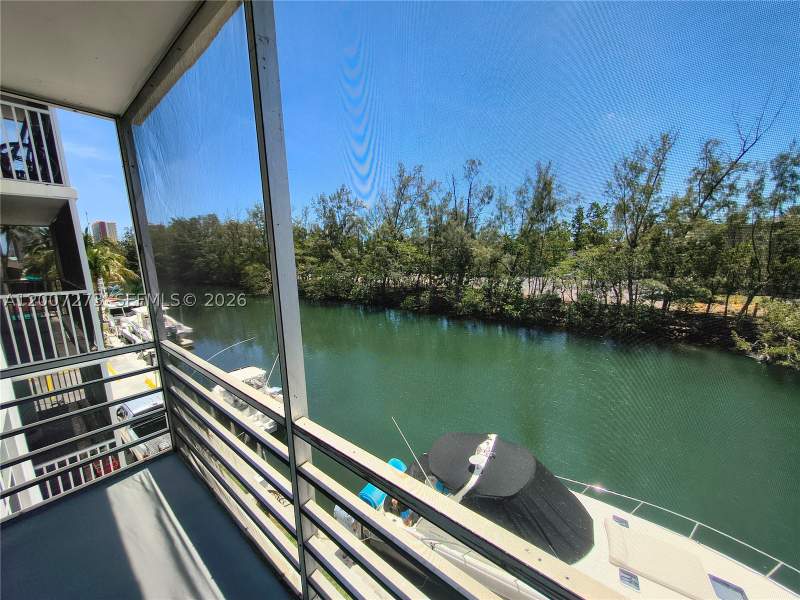 2 bedroom Condominium at 3660 NE 166th St 302, Eastern Shores White Hous, North Miami Beach — photo 4