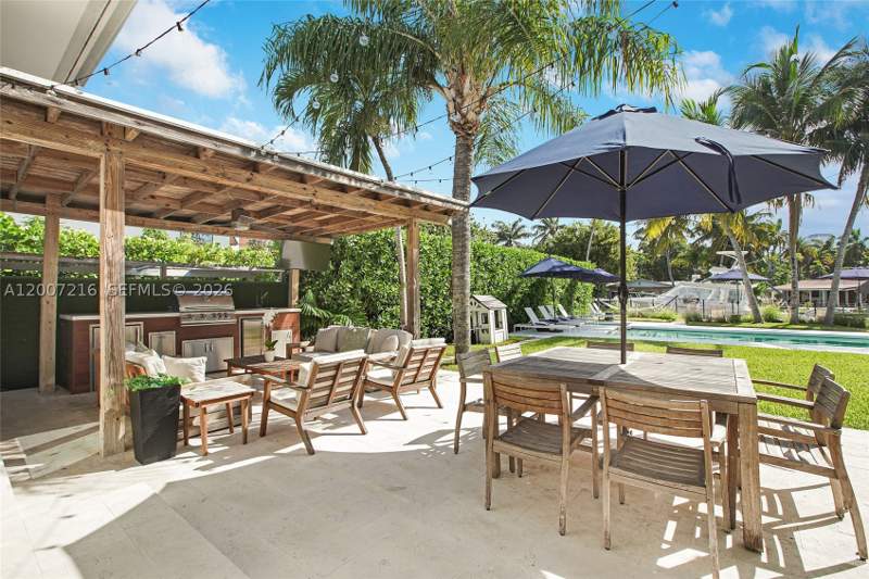 4 bedroom SingleFamilyResidence at 815 NE 76th St, Belle Meade Rev Pl, Miami — photo 3