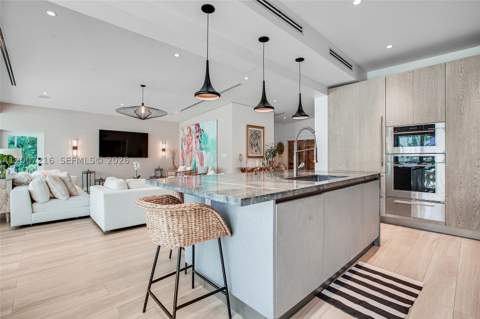 815 NE 76th St, Miami FL - photo 7 of 49