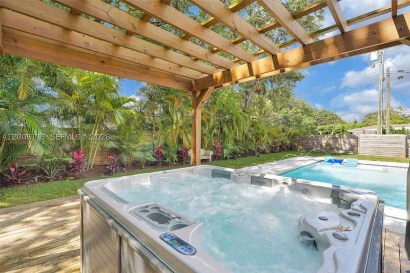 3 bedroom SingleFamilyResidence at 2 NW 89th St, Millers El Portal Est, El Portal — photo 2