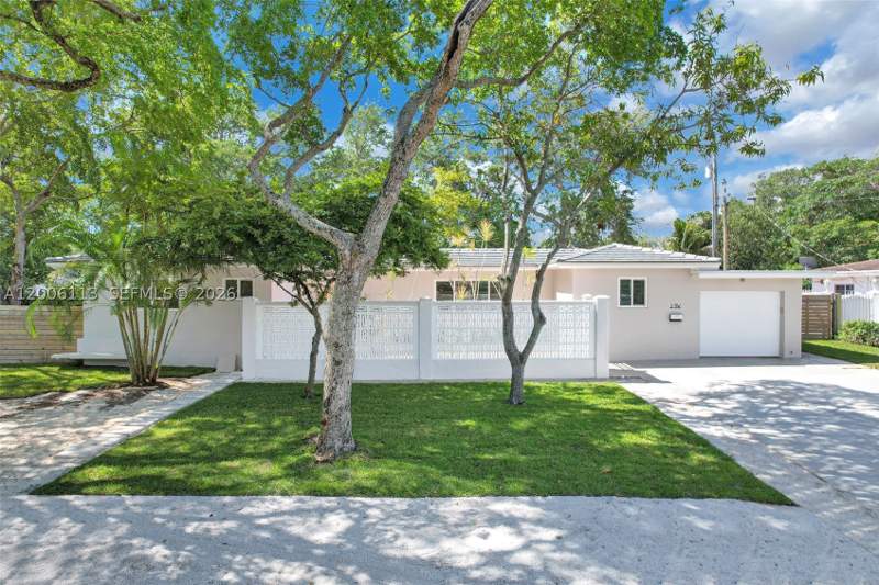 3 bedroom SingleFamilyResidence at 2 NW 89th St, Millers El Portal Est, El Portal — photo 4
