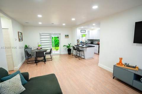 5290 Palm Ave, Hialeah FL - photo 10 of 25