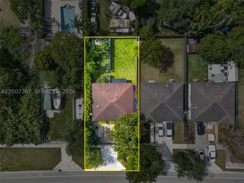 3 bedroom SingleFamilyResidence at 12310 SW 216th St, Flamingo Park, Miami — photo 3