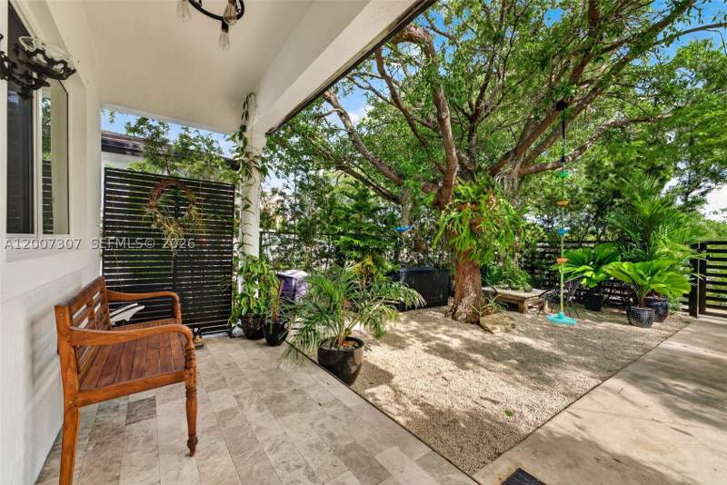 3 bedroom SingleFamilyResidence at 12310 SW 216th St, Flamingo Park, Miami — photo 4