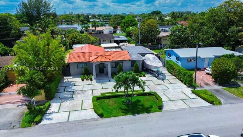 5 bedroom SingleFamilyResidence at 4210 W 6th Ave, Hialeah Estates, Hialeah — photo 3