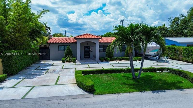 5 bedroom SingleFamilyResidence at 4210 W 6th Ave, Hialeah Estates, Hialeah — photo 4