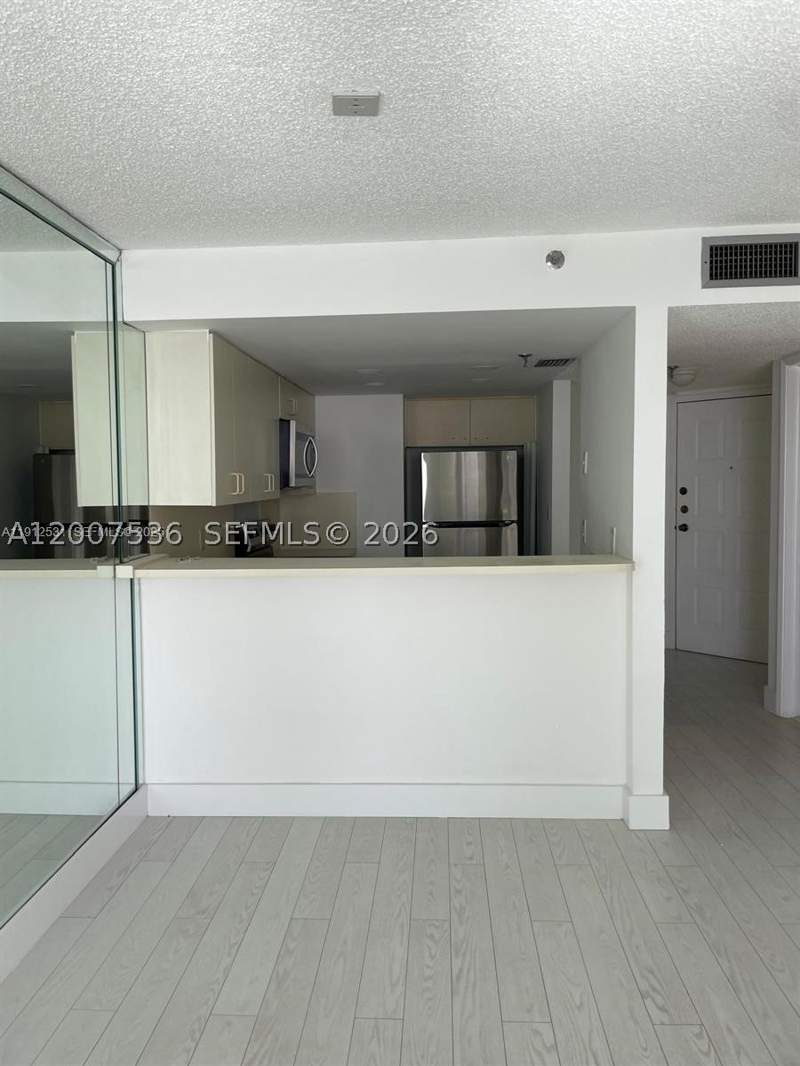 1 bedroom Condominium at 5880 Collins Ave 1006, La Rive Gauche Condo, Miami Beach — photo 2