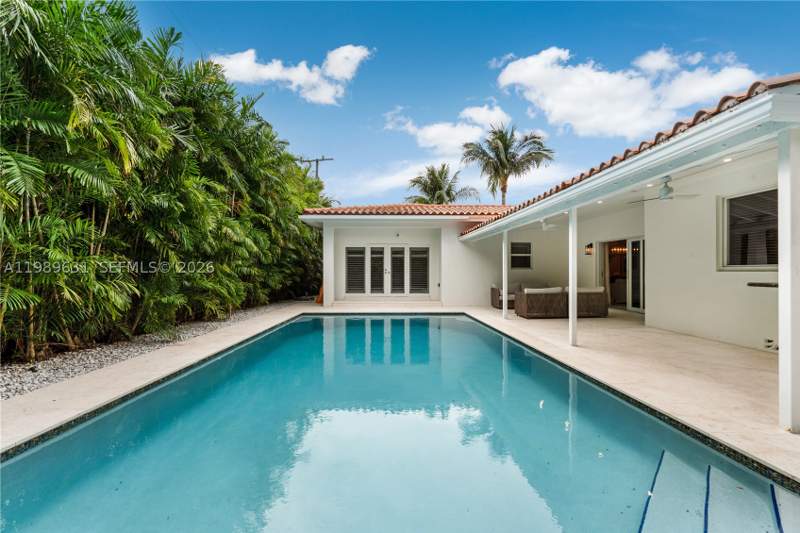 3 bedroom SingleFamilyResidence at 426 Hardee Rd, Coral Gables Riviera Sec, Coral Gables — photo 2