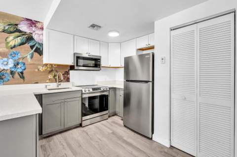 1460 Ocean Drive 205, Miami Beach FL - photo 13 of 64