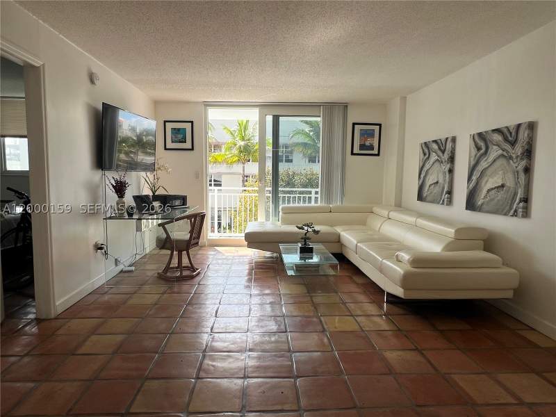 1 bedroom Condominium at 345 Ocean Dr 303, Ocean Point Condo, Miami Beach — photo 2