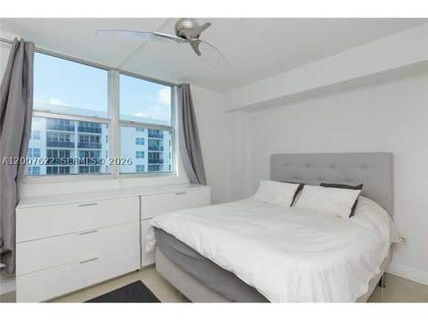 7501 E Treasure Dr 8C, North Bay Village FL - photo 10 of 16