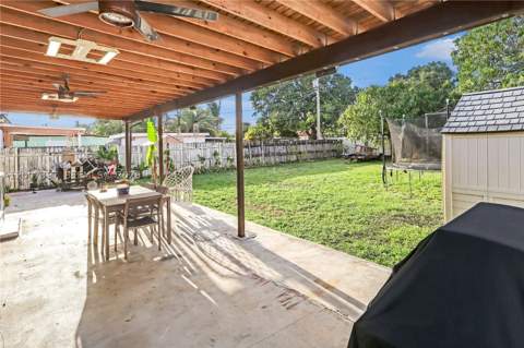 571 E 60th St, Hialeah FL - photo 15 of 21