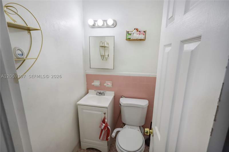 3 bedroom SingleFamilyResidence at 571 E 60th St, Logan Crest Rev Pl, Hialeah — photo 5