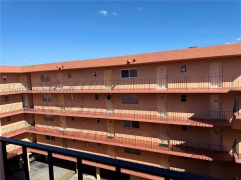 1850 W 56th St 2404, Hialeah FL - photo 14 of 18