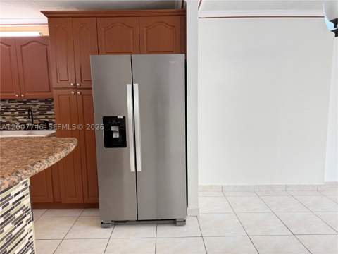 1850 W 56th St 2404, Hialeah FL - photo 9 of 18
