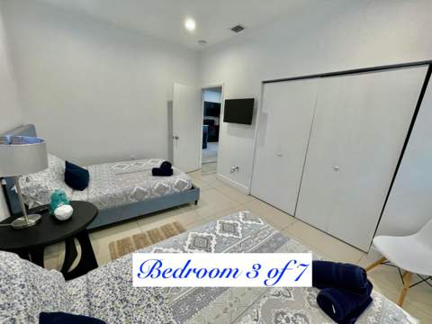 88 NE 154th Street, North Miami Beach FL - photo 12 of 43
