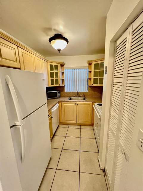 13500 NE 3rd Court 412, North Miami FL - photo 13 of 18