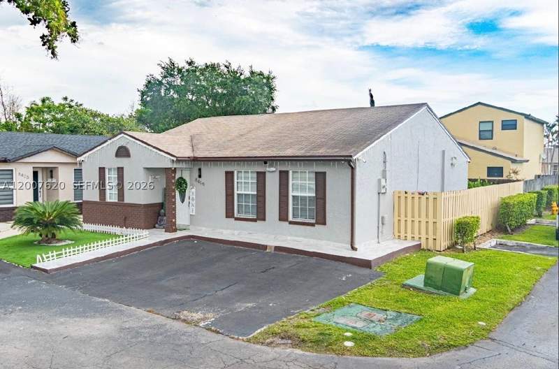 3 bedroom SingleFamilyResidence at 8419 NW 193rd Ln, Westbrooke At Avalon Sec, Hialeah — photo 3