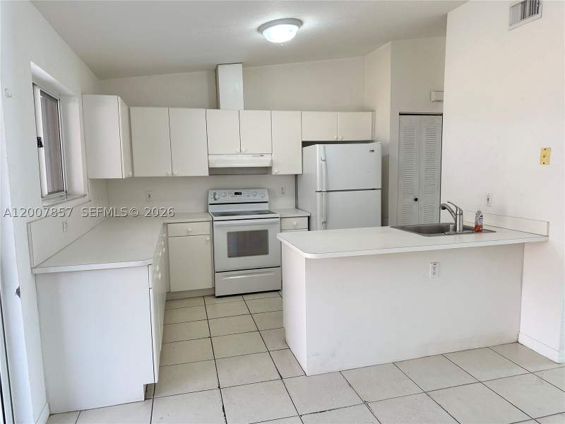 2 bedroom Townhouse at 18388 NW 75th Psge 2603, Gabriella Condo North, Hialeah — photo 3