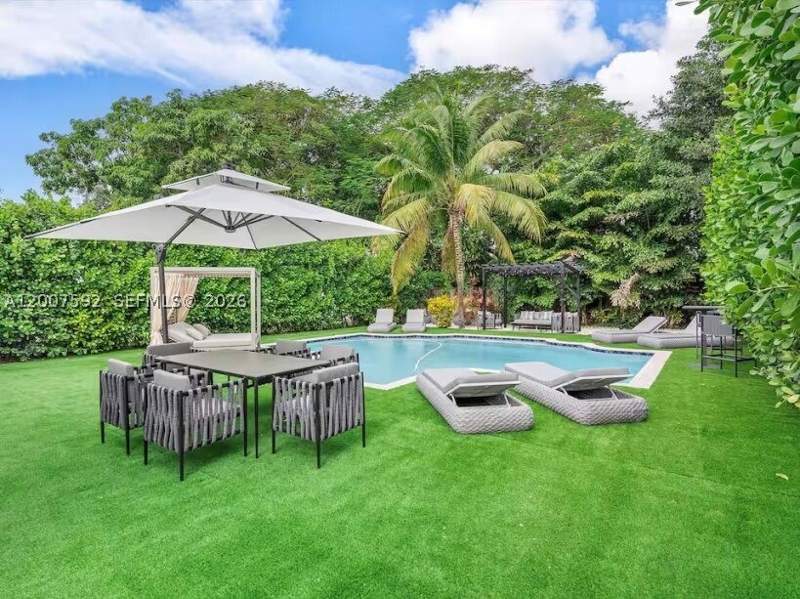 4 bedroom SingleFamilyResidence at 545 NW 52nd St, Railway Shops Addn 2nd Am, Miami — photo 2