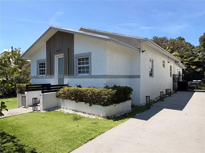 4 bedroom SingleFamilyResidence at 545 NW 52nd St, Railway Shops Addn 2nd Am, Miami — photo 3