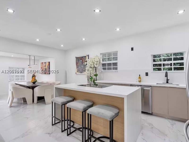 4 bedroom SingleFamilyResidence at 545 NW 52nd St, Railway Shops Addn 2nd Am, Miami — photo 4