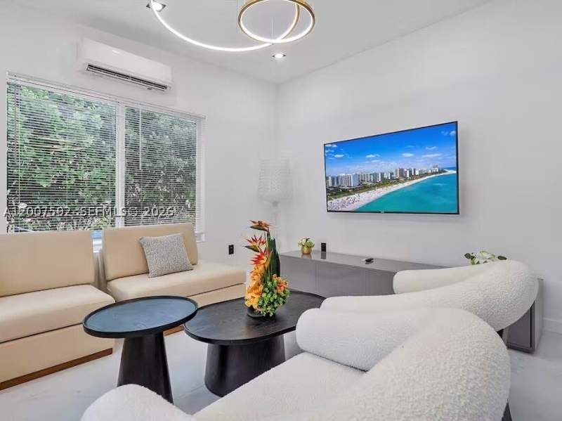 4 bedroom SingleFamilyResidence at 545 NW 52nd St, Railway Shops Addn 2nd Am, Miami — photo 5
