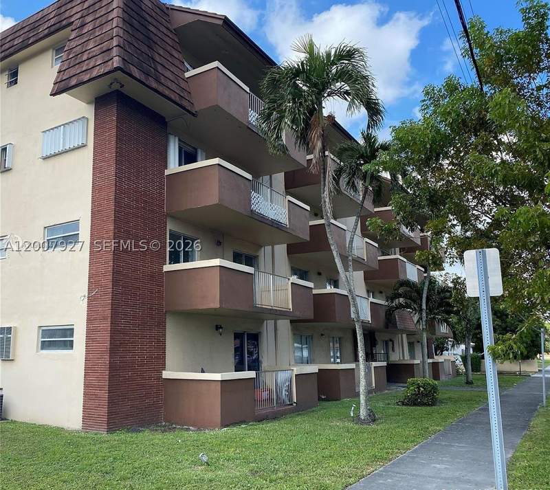 2 bedroom Condominium at 680 Miller Dr W401, Springs Towers Condo, Miami Springs — photo 4