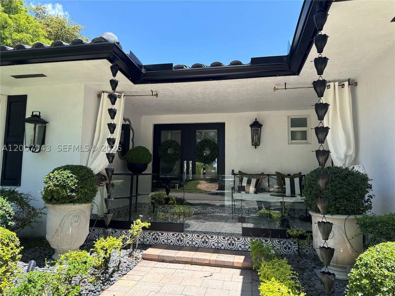 4 bedroom SingleFamilyResidence at 16241 W Troon Cir, Miami Lakes - Loch Lomond, Miami Lakes — photo 3