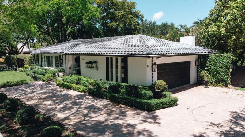 4 bedroom SingleFamilyResidence at 16241 W Troon Cir, Miami Lakes - Loch Lomond, Miami Lakes — photo 5